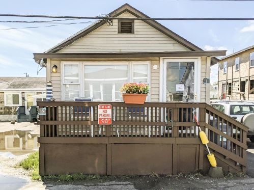 15 Riverview Ter, Hampton, NH 03842-3235