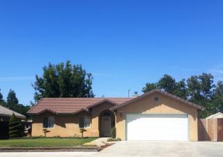 1076 Cedarwood St, Hanford, CA 93230-2362