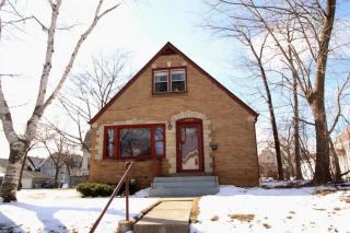 2975 15th St, Milwaukee, WI 53215-3712