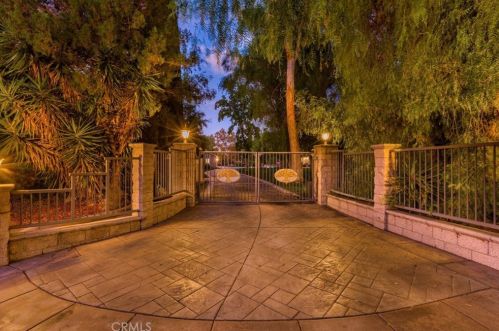 6590 Hawarden Dr, Riverside, CA 92506-5108