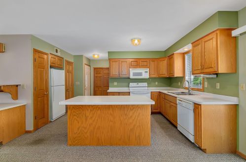 306 Dolphin Ave, Avon, MN 56310-8511