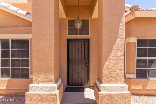 270 Windsor Dr, Gilbert, AZ 85233-8364