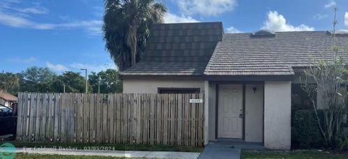 4244 Palm Bay Cir, West Palm Beach, FL 33406-9035