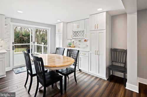 6018 River Meadows Dr, Columbia MD  21045-3825 exterior