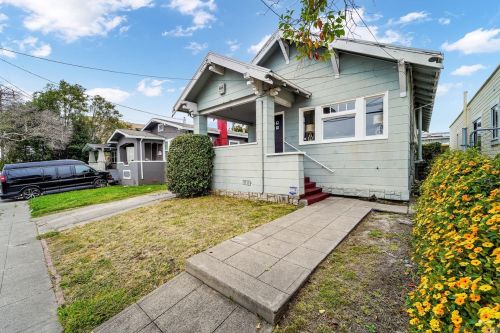 2469 55th Ave, Oakland, CA 94605-1066