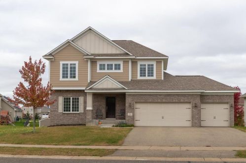 71 Canyon Dr, Hudson, WI 54016-7728