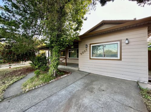 5637 Georgia Dr, North Highlands, CA 95660-4722