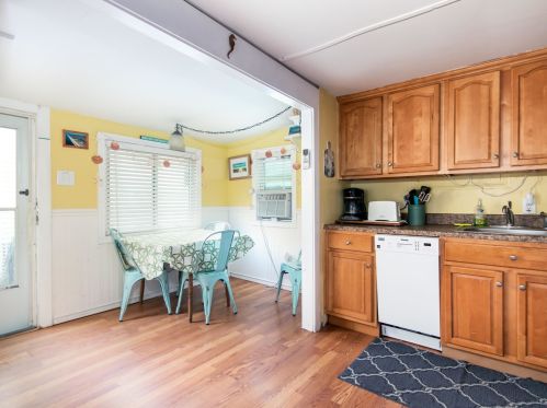13 Riverview Ter, Hampton, NH 03842-3235