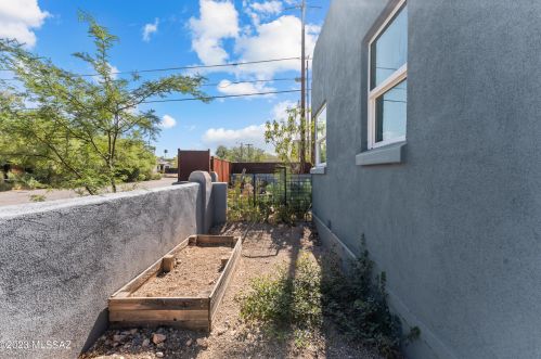 948 10th Ave, Tucson AZ  85705-7624 exterior