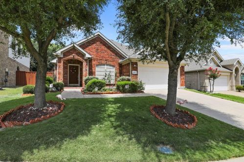 813 Honey Hill Dr, Garland TX  75040-0800 exterior