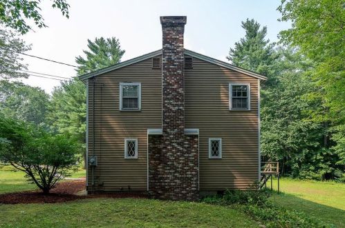 15 Cricket Hill Dr, Amherst, NH 03031-2019