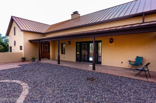 124 Wood Canyon Rd, Lochiel, AZ 85624-6103