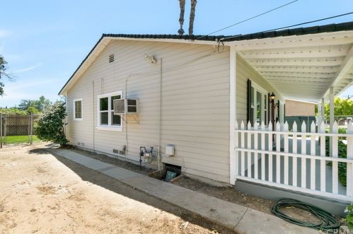 5566 Palm Ave, Riverside CA  92506-1033 exterior