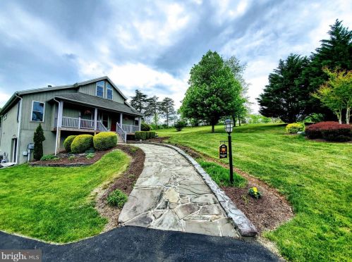 360 Wampum Ln, Hedgesville, WV 25427-7038