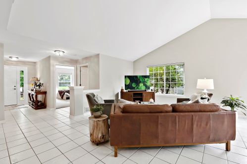 2944 Saganashkee Ln, Naperville, IL 60564-2402