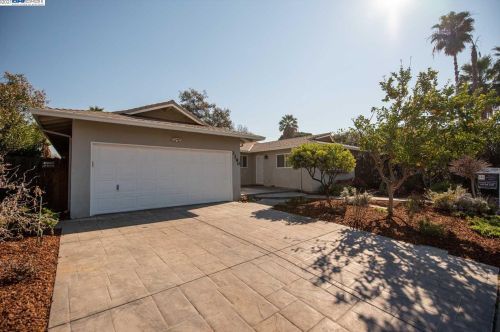 3290 Cabrillo Dr, Tracy, CA 95376-2012