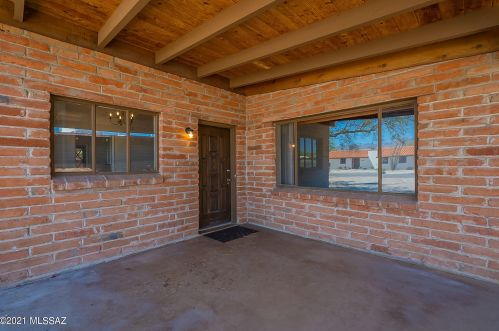 5536 Hawthorne St, Tucson, AZ 85711-1424