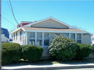 41 Highland Ave, Hampton Beach, NH 03842-2930