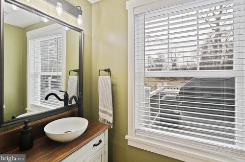 6018 River Meadows Dr, Columbia MD  21045-3825 exterior