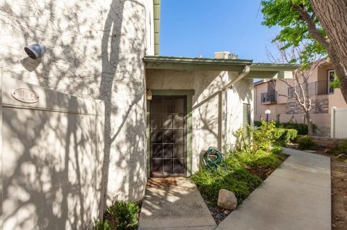 5249 Colodny Dr, Calabasas, CA 91301-2637