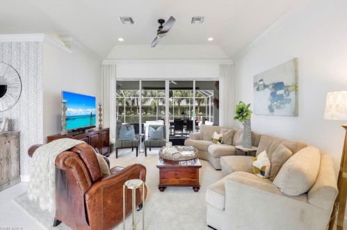 2142 Imperial Cir, Naples FL  34110-1037 exterior
