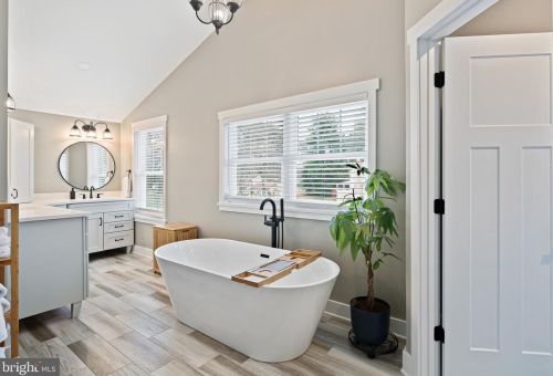 6018 River Meadows Dr, Columbia MD  21045-3825 exterior