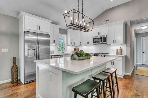 40 Rockwell Rd, Bethel CT  06801-1607 exterior