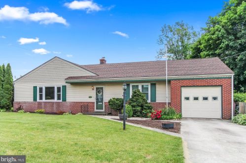 41 Blossom Ln, Schuylkill Haven, PA 17972-1808