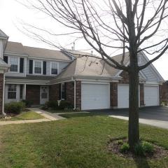 282 Green Knoll Ln, Streamwood, IL 60107-1980