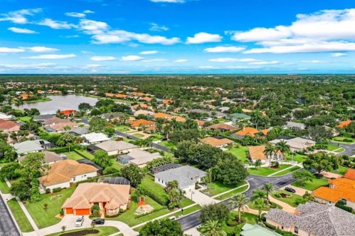 2142 Imperial Cir, Naples FL  34110-1037 exterior