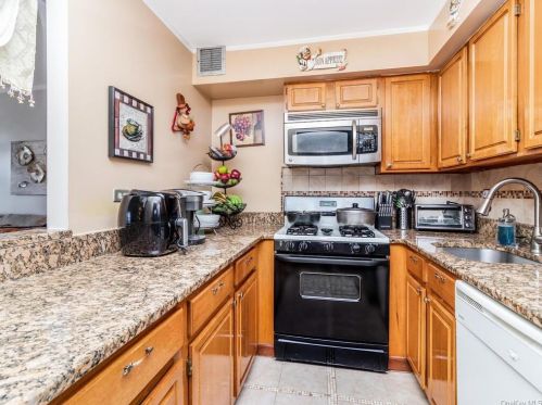 1812 Trafalgar Pl, Bronx, NY 10460-4725