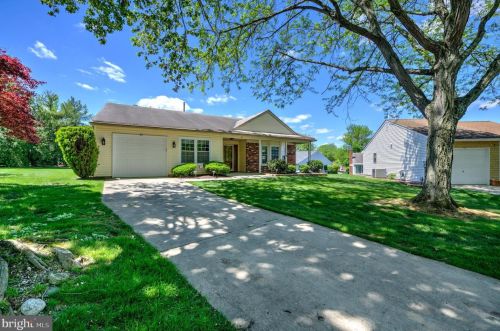 23 Meadowwood Ct, Columbus, NJ 08022-1026