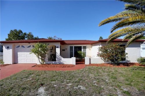 1115 Viking Dr, Tarpon Springs, FL 34691-5167