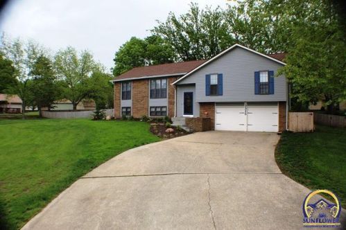 3326 Driftwood Ct, Topeka KS  66605-2320 exterior