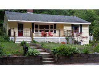 13 Cross Rd, Kensington, NH 03833-4405