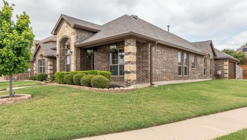 8221 Misty Water Dr, Fort Worth, TX 76131-4550