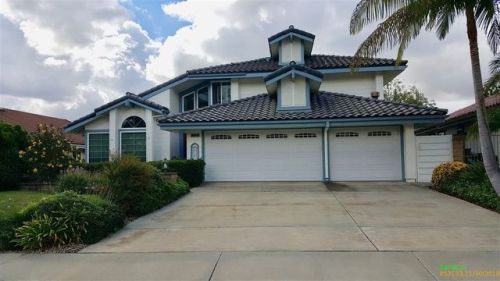 1223 Countrywood Ln, Vista, CA 92081-5337