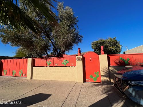 425 35th St, Tucson, AZ 85713-4836