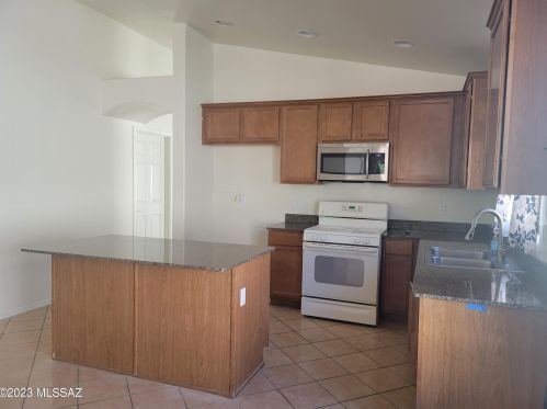 7135 Providence Dr, Tucson, AZ 85757-6946