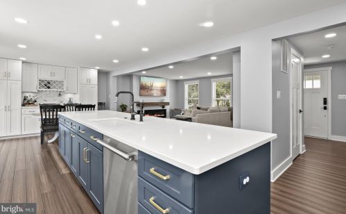 6018 River Meadows Dr, Columbia MD  21045-3825 exterior