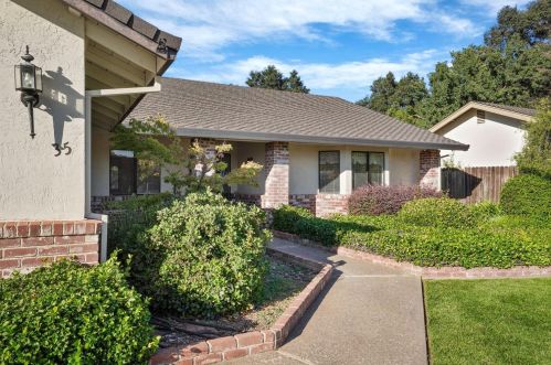 35 River Meadows Dr, Woodbridge, CA 95258-9339