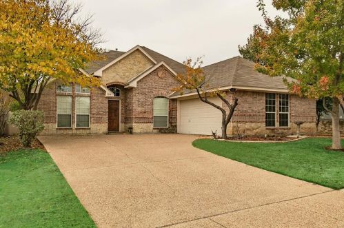 7408 Rolling Hills Dr, Fort Worth, TX 76126-4570