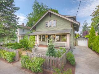 2537 57th Ave, Portland, OR 97213-3411