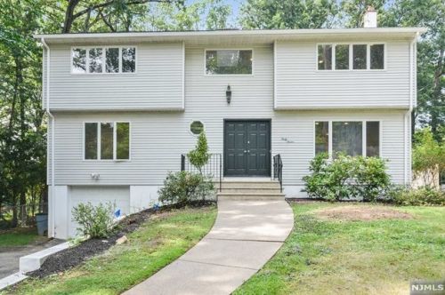 47 Calumet Ave, Oakland, NJ 07436-2902