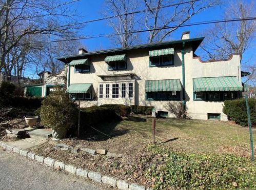 11 Roslyn Dr, Muttontown, NY 11545-1731