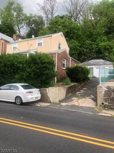 118 8th St, Paterson, NJ 07506-3607