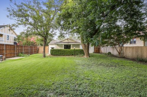 2732 6th Ave, Fort Worth, TX 76110-3009