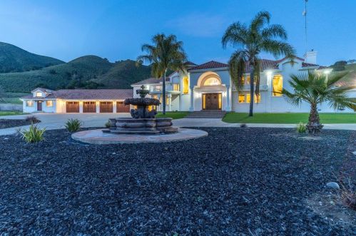 2985 Day Rd, Gilroy CA  95020-8828 exterior