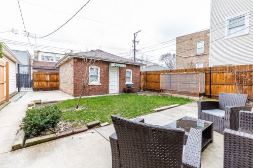 3352 Avers Ave, Chicago IL  60618-5257 exterior