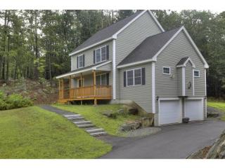 9 Rinny Ln, Kensington, NH 03833-7528